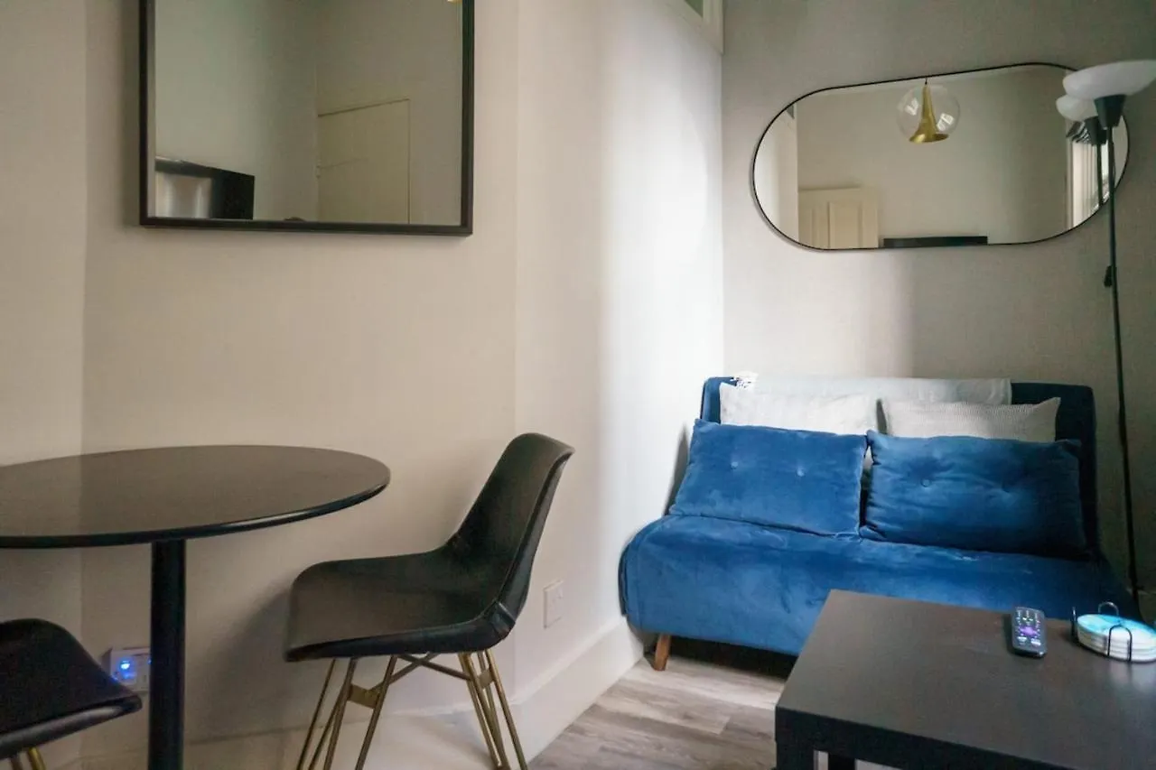 Chic 1Bd Flat - Wviews Of Edinburgh Castle! Apartment 0*,  United Kingdom